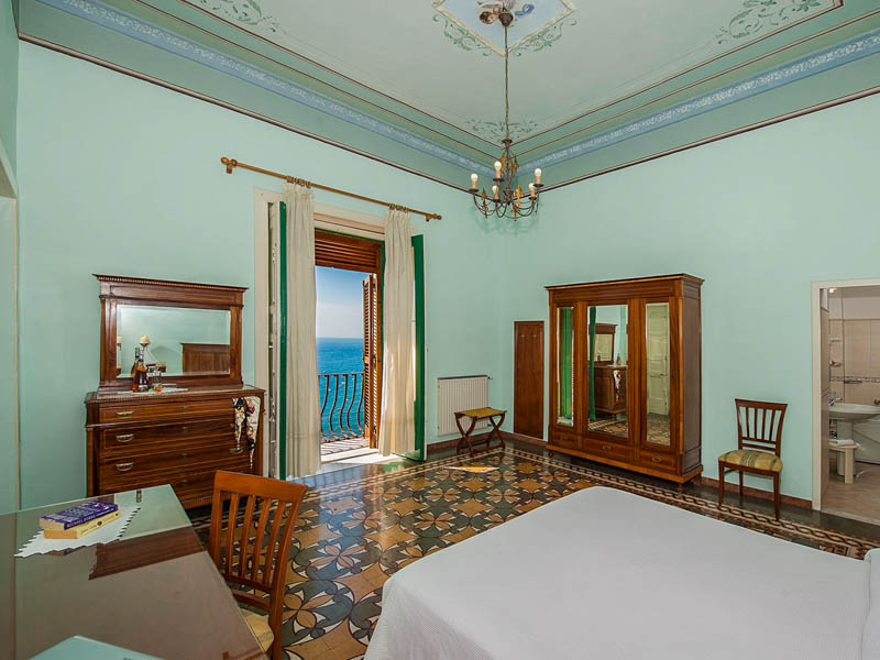 Room in the Hotel California with a view, Positano