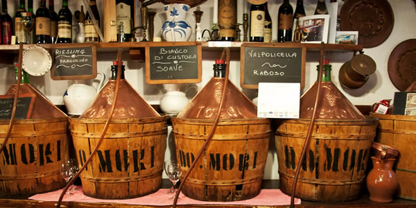 Cantina Do Mori, Venezia.  (Photo by Eric Parker)