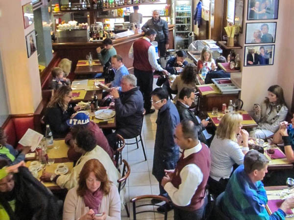 The main room at the cheqp Ristorante Al Teatro Goldoni, Venezia. (Photo by Steve Jacksonnufc)